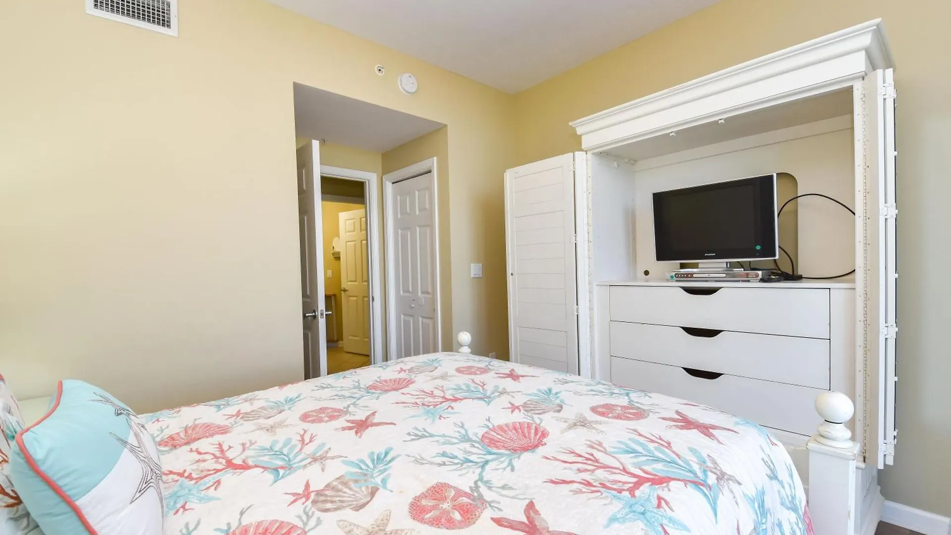 Silver Beach Towers W406 Destin Apartment